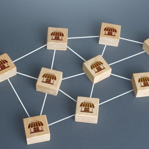 blocks-of-networked-commercial-stores-or-shops-franchising-concept--900x506